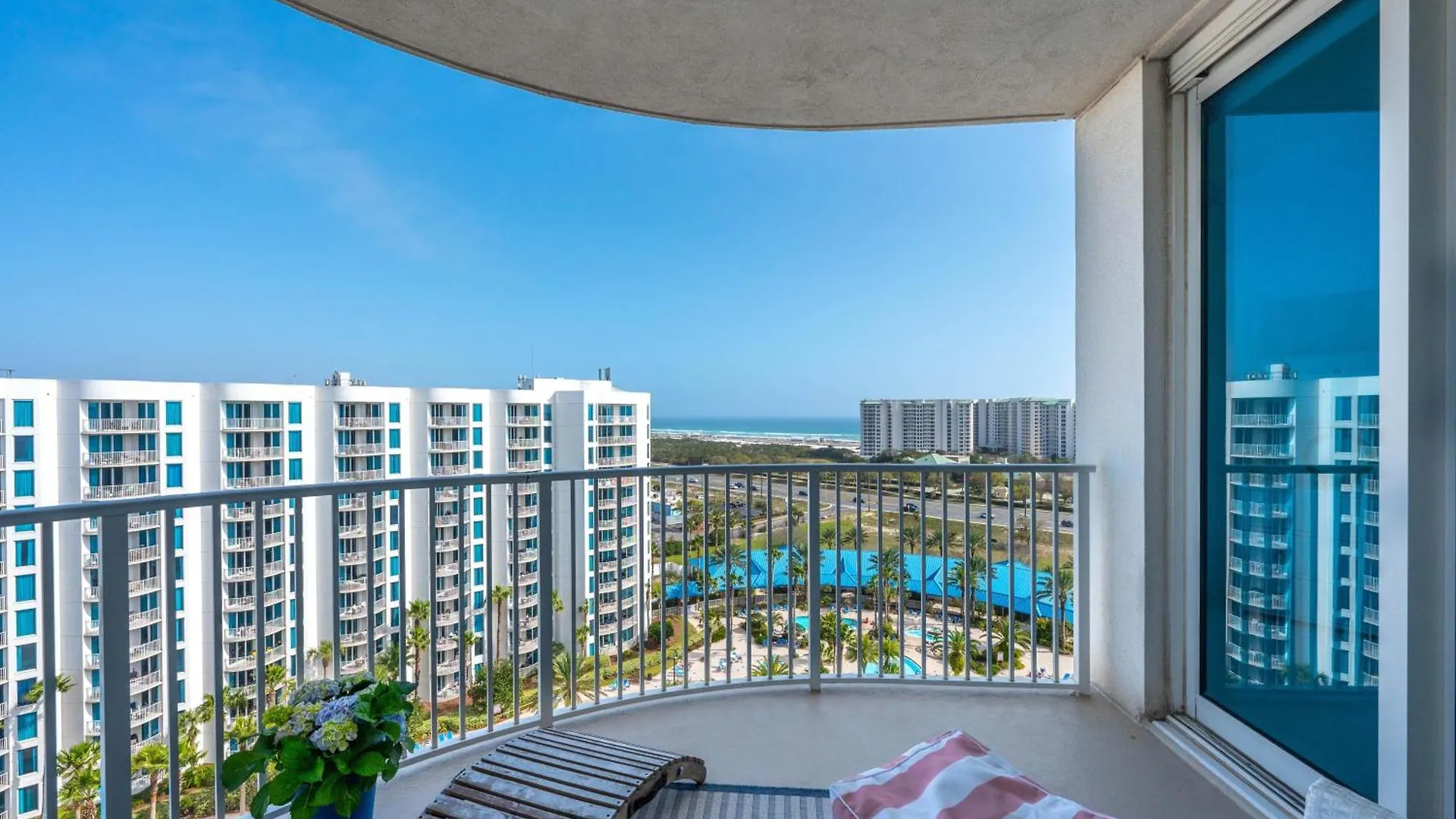 Palms Resort #21207 Jr. 2Br Penthouse Destin Holiday home